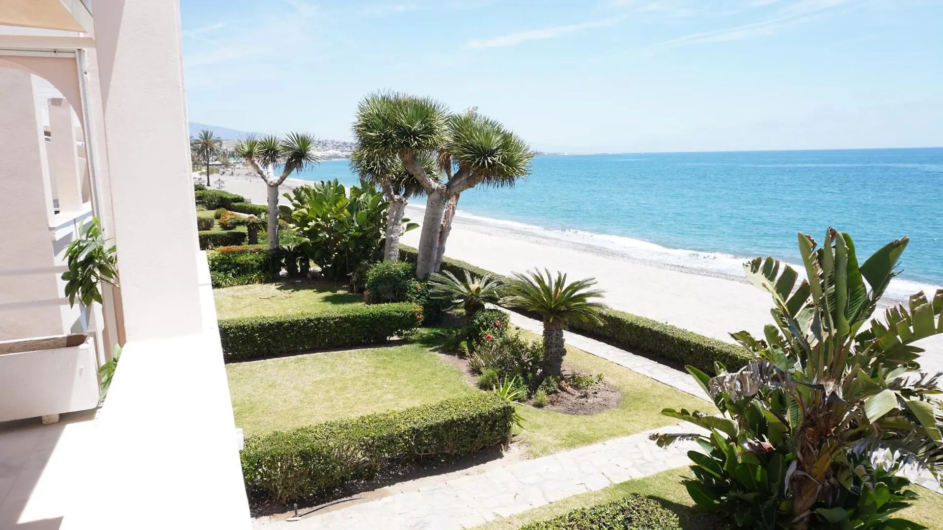 בית נופש אסטפונה Beach View Playa Del Moral ספרד