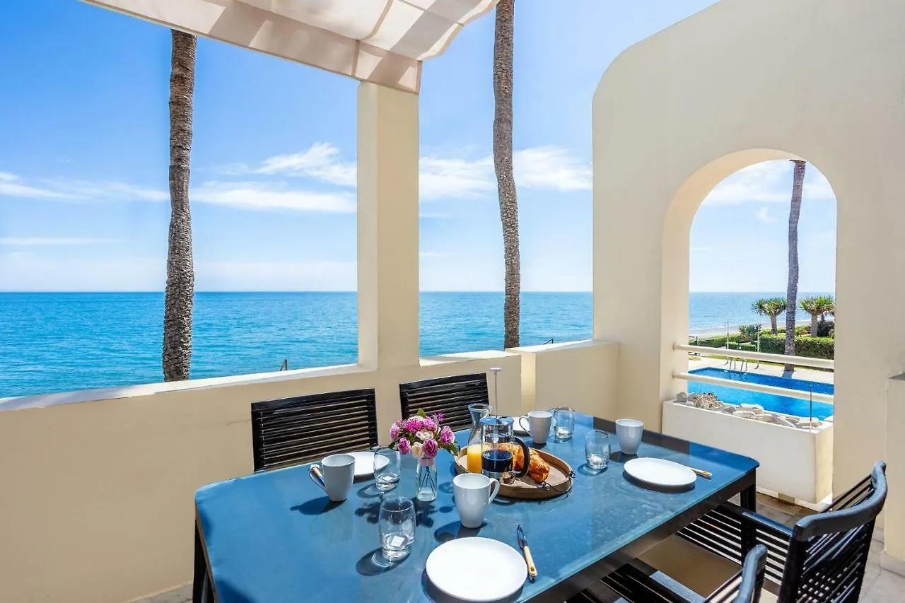 בית נופש אסטפונה Beach View Playa Del Moral ספרד